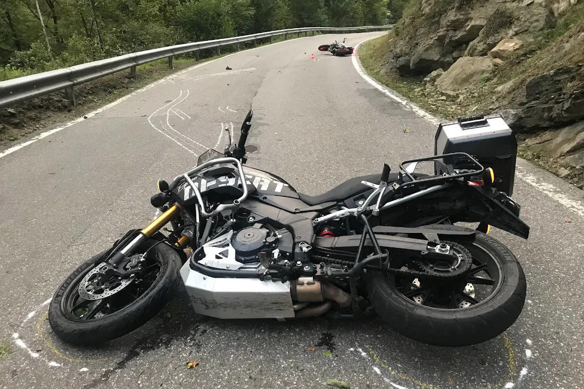 Tragischer Unfall bei Siebnen SZ – Motorradfahrer bei Verkehrsunfall verstorben