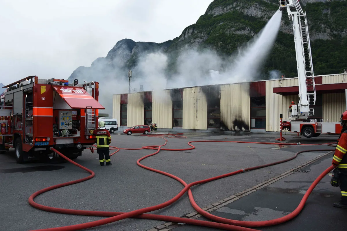 Mels SG - Grossbrand in Metallveredelungsbetrieb