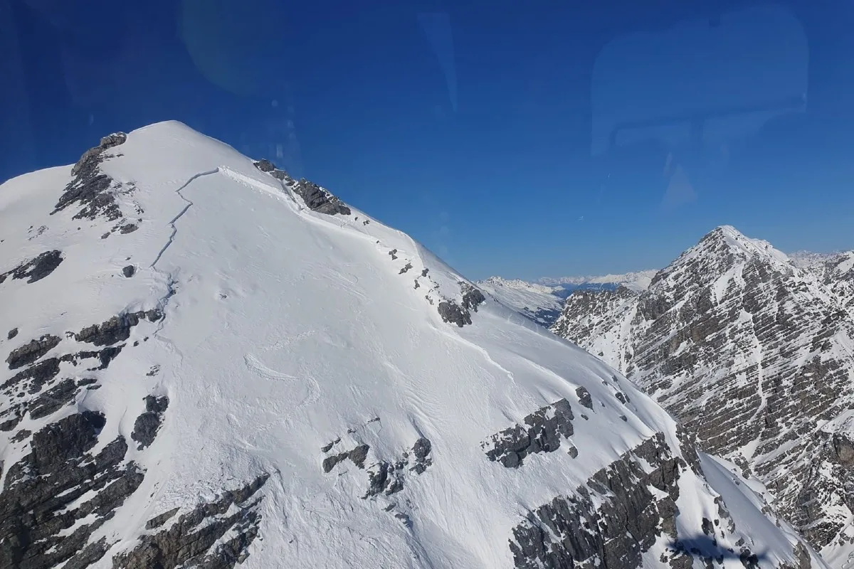 Scuol und Tschierv GR - Tourengänger von Lawinen verschüttet