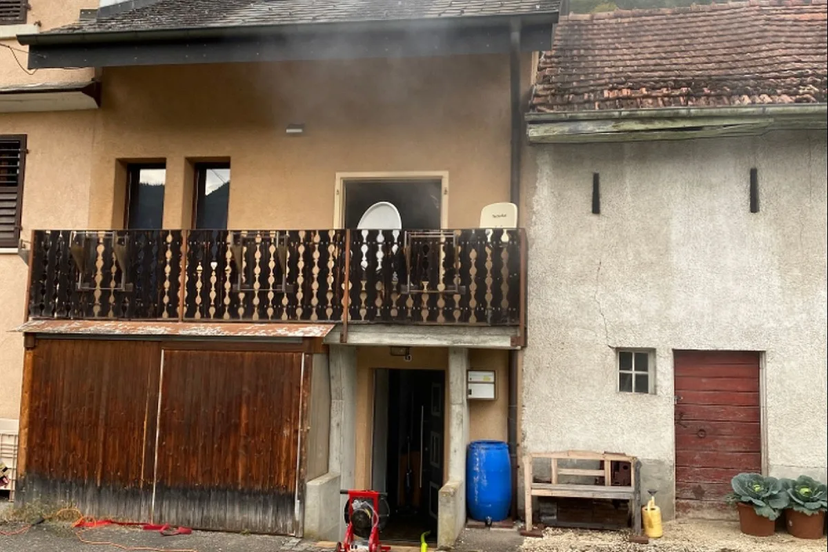 Liesberg BL - Brandausbruch erfordert Feuerwehreinsatz