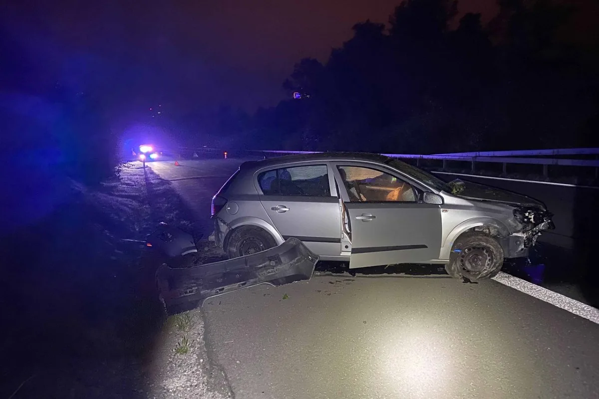 Spektakulärer Unfall in Risch-Rotkreuz ZG - Junge Frau schläft während der Fahrt ein - Totalschaden auf der Autobahn