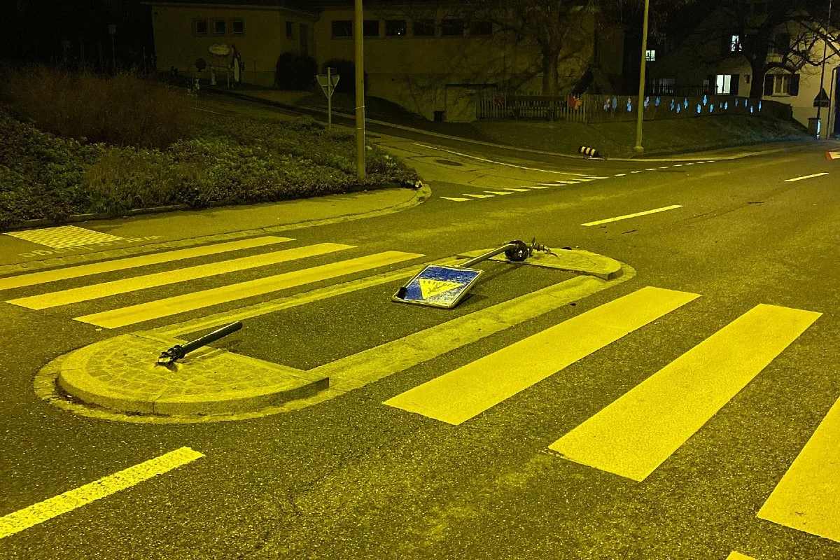 Gelterkinden BL - Personenwagenlenker baut Unfall in alkoholisiertem Zustand