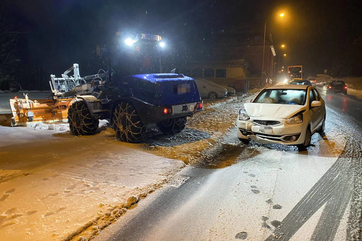 Ricken SG - Beim Rückwärtsfahren mit Auto kollidiert