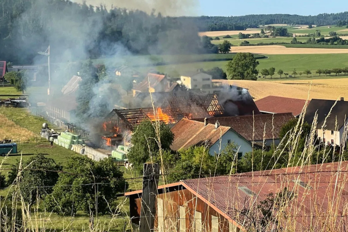 Brand in Coeuve JU – Bauernhaus komplett zerstört