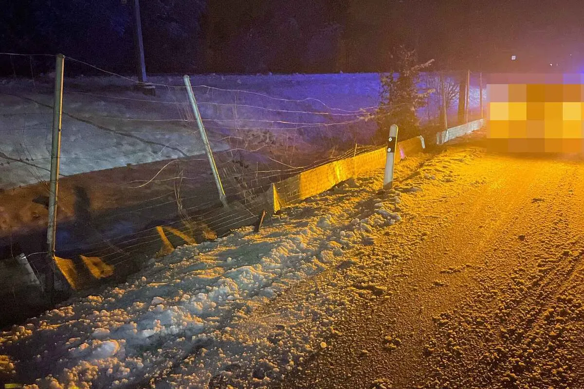 Döttingen AG - Polizei sucht Zeugen nach Fahrerflucht 