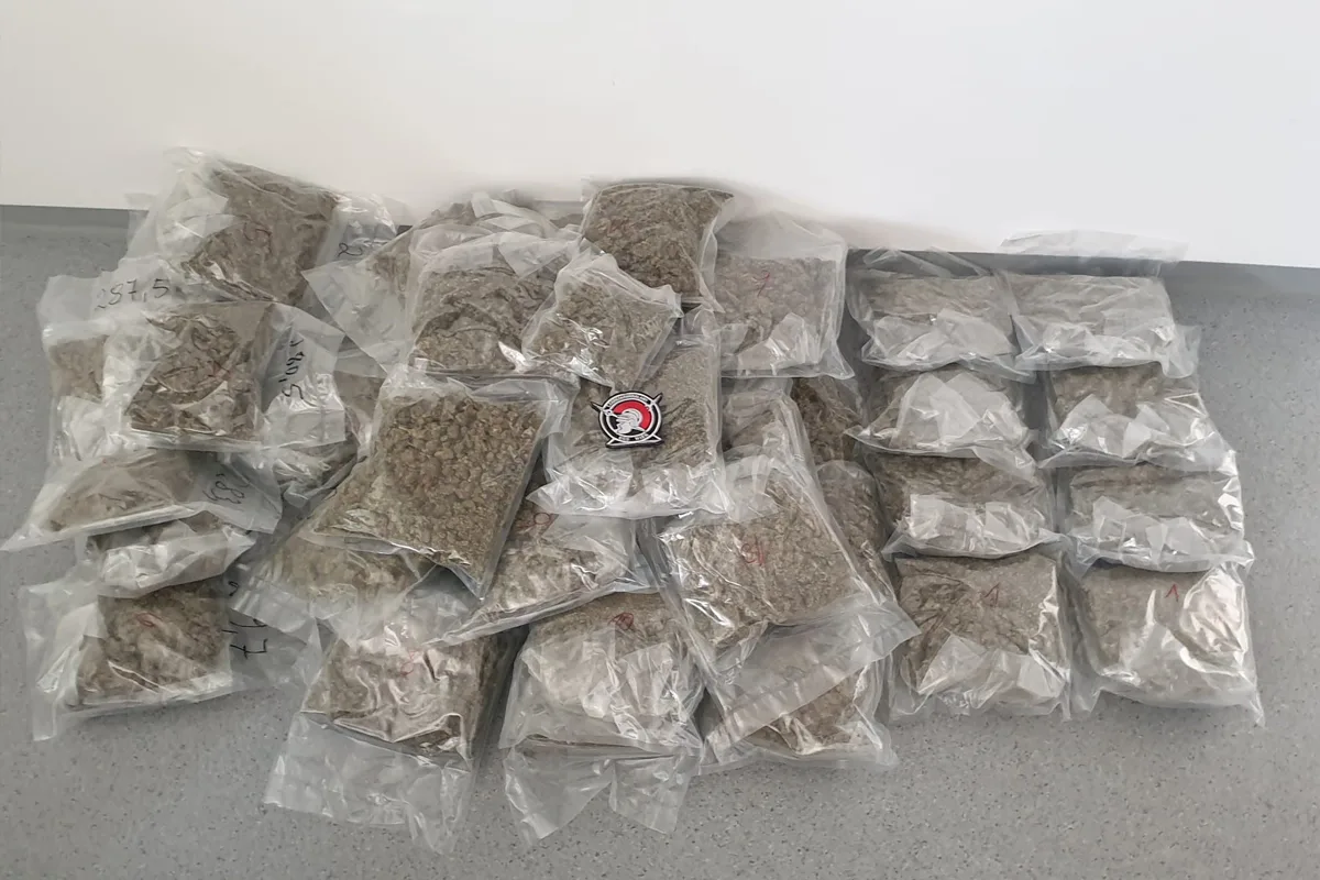 Wien – Polizei stellt knapp 60 Kilo Suchtmittel und 30.000 Euro sicher