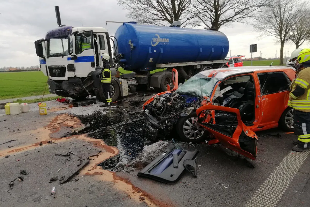 Bedburg-Hau – Tödlicher Verkehrsunfall nach Frontalzusammenstoß