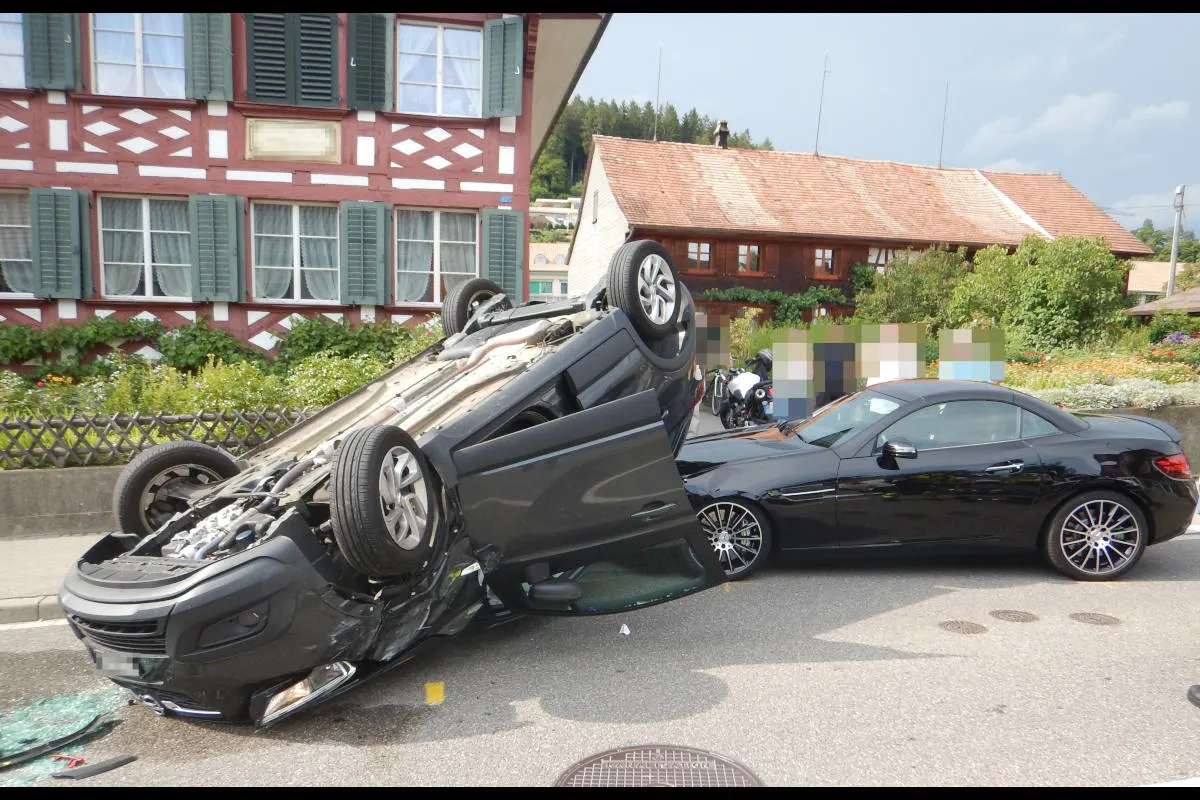 Eschlikon TG - Mit Auto überschlagen