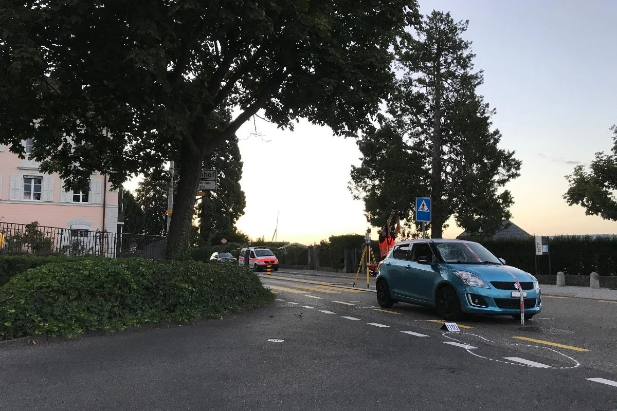 Drama am Fussgängerstreifen in Thalwil ZH - Frau von Auto erfasst und schwer verletzt