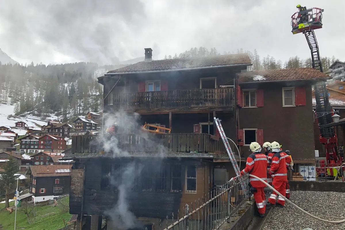 Tschiertschen GR - Zwei Personen bei Hausbrand verletzt