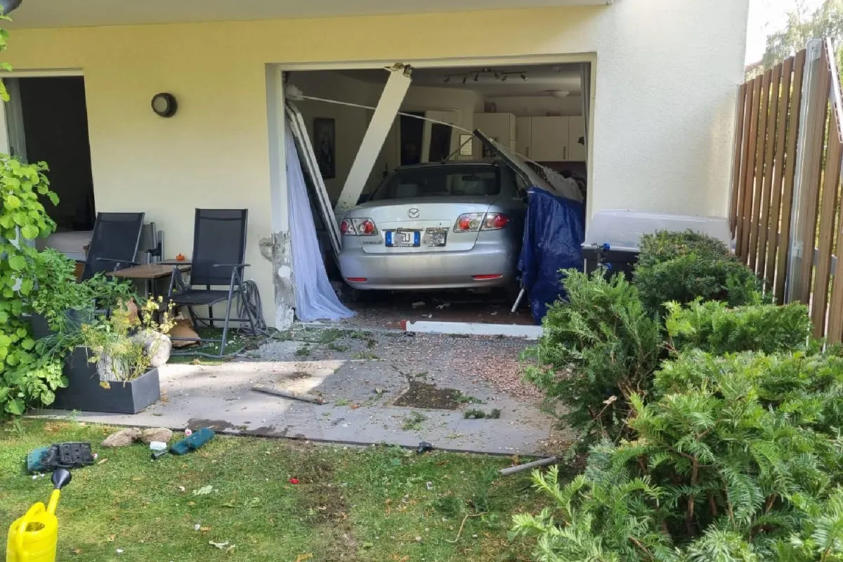 Bad Bevensen – Plötzlich stand der Pkw im Wohnzimmer – Bewohner in Sessel erfasst und schwer verletzt