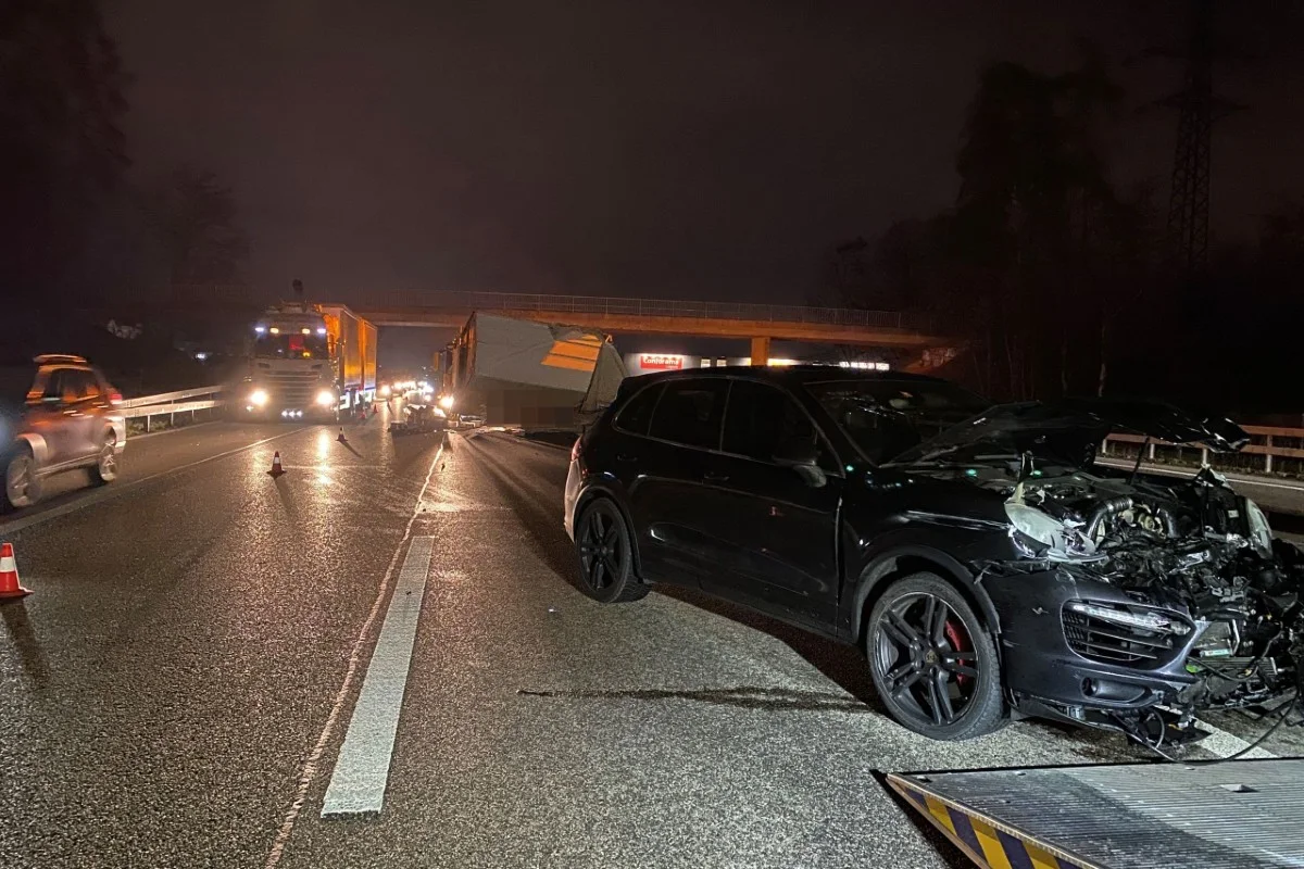 Porsche mit Totalschaden in Derendingen SO - Autobahn A1 nach heftigem Unfall gesperrt