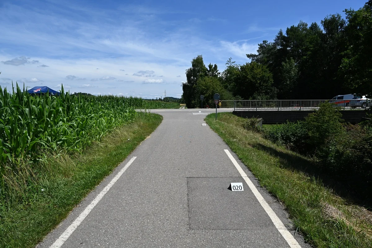 Riet b. Neftenbach ZH – Jugendlicher Mofafahrer bei Unfall schwer verletzt