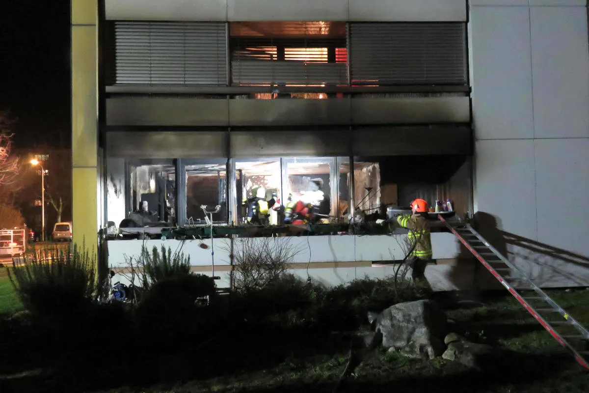 Untersiggenthal AG - Brand zerstört Wohnung eines Mehrfamilienhauses