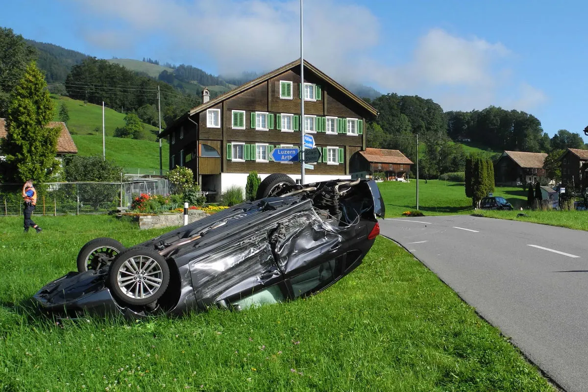 Sattel SZ - Zwei Personen bei Kollision verletzt