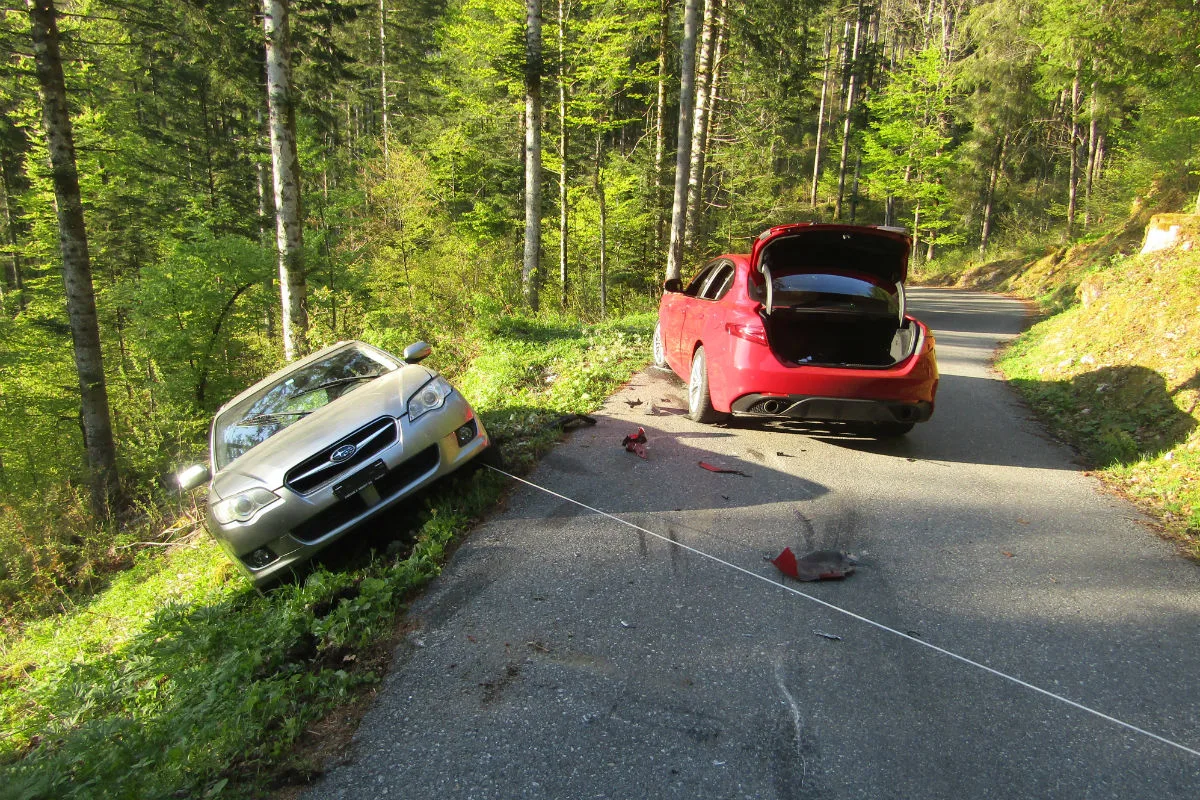 Glarus-Klöntal GL - Zwei Autos miteinander kollidiert