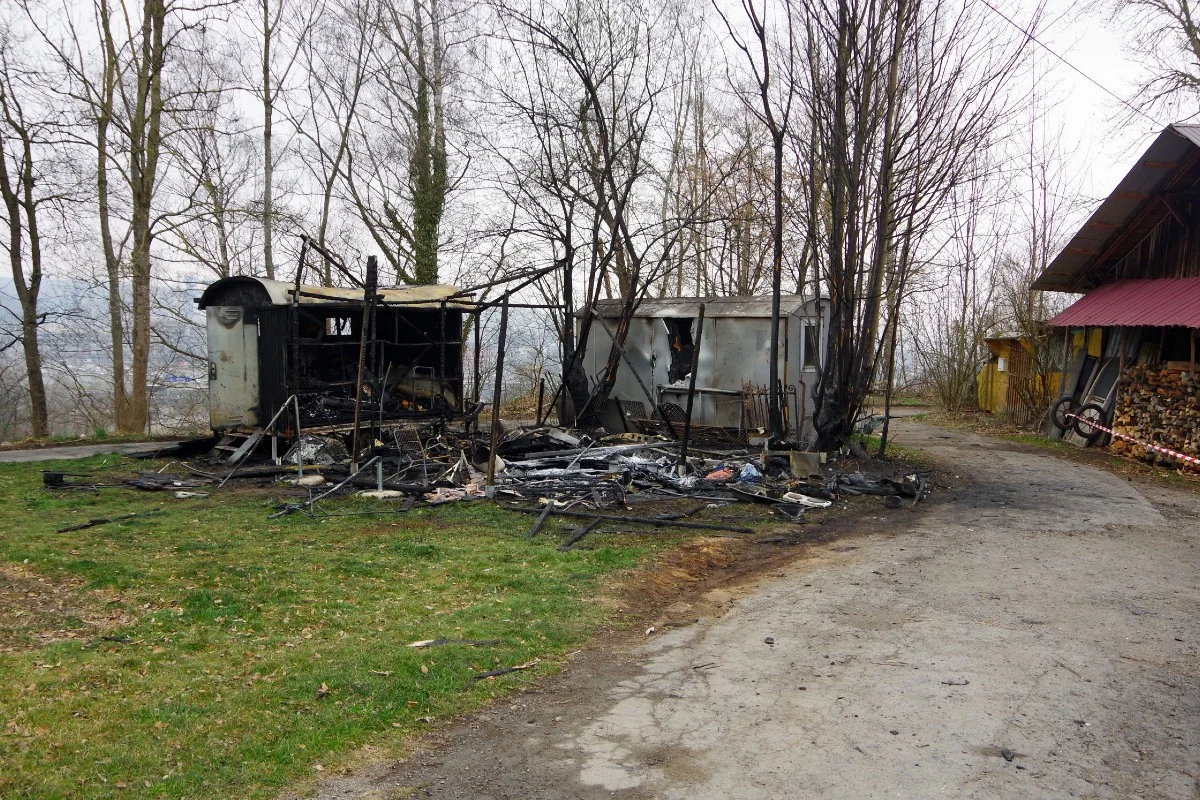 Stadt Luzern - Wohn- und Bauwagen in Brand geraten