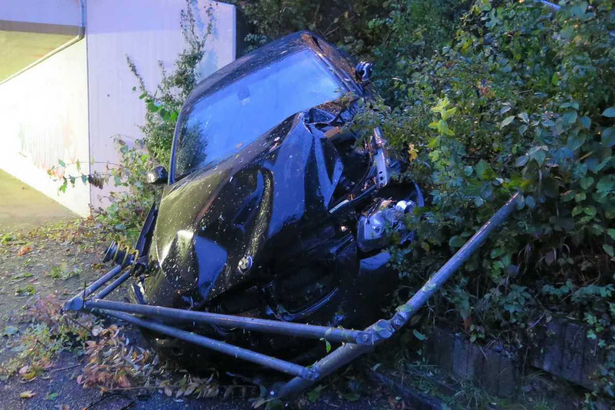 Unfall Pratteln BL - 18-Jähriger beschleunigt seinen BMW und verunglückt
