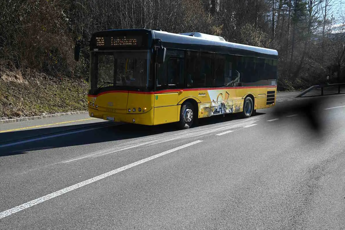 Ganterschwil SG - Mit einem Postauto kollidiert 