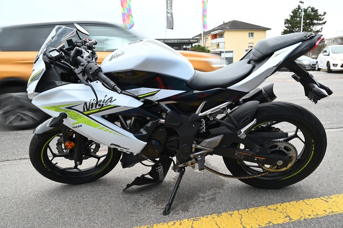 Arnegg SG - Motorradfahrer (17) verletzt sich bei Unfall