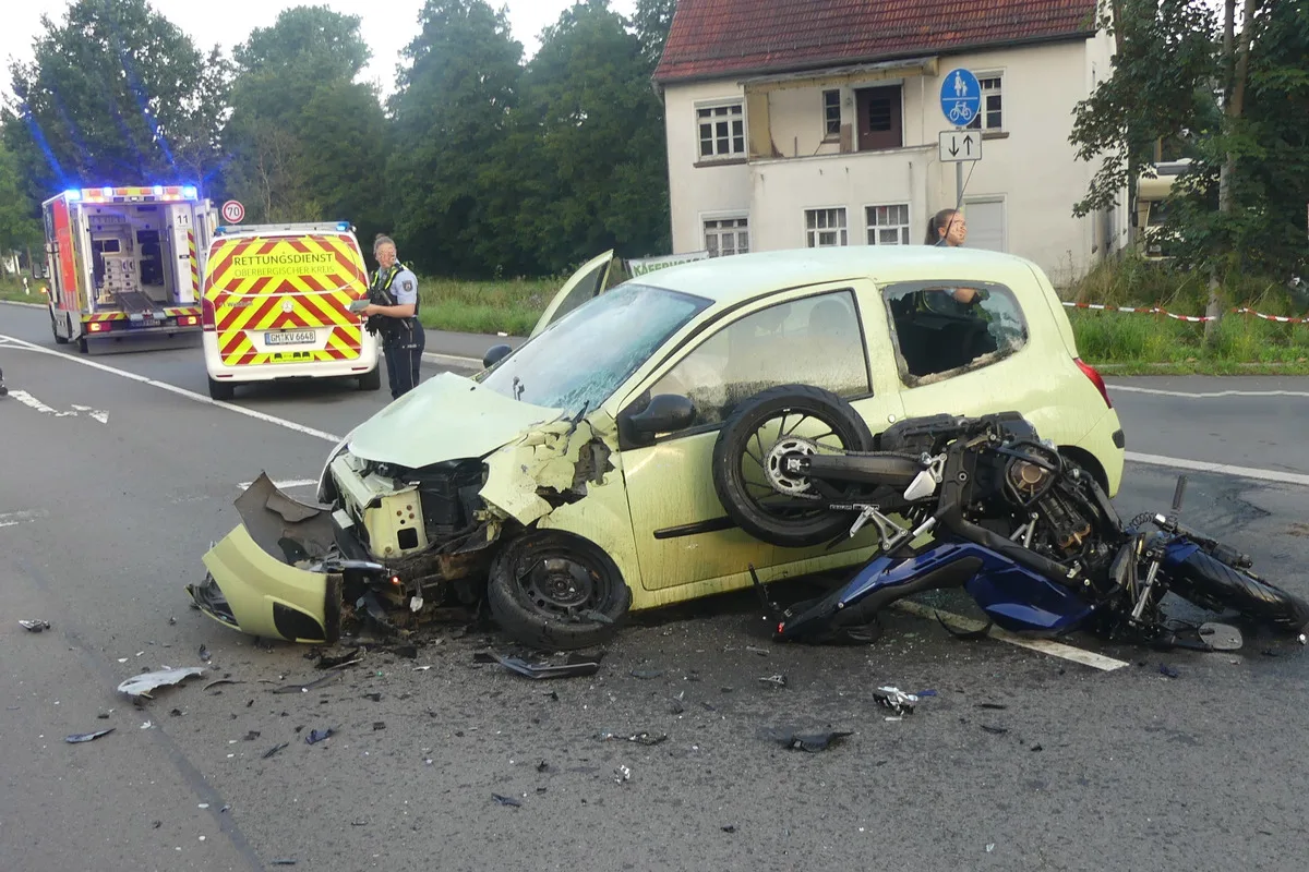 Waldbröl-Rossenbach / B 478 - Schwerer Verkehrsunfall