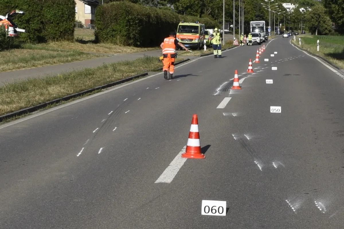 Adlikon b. Regensdorf ZH - Fussgänger nach Kollision mit Sattelschlepper schwer verletzt