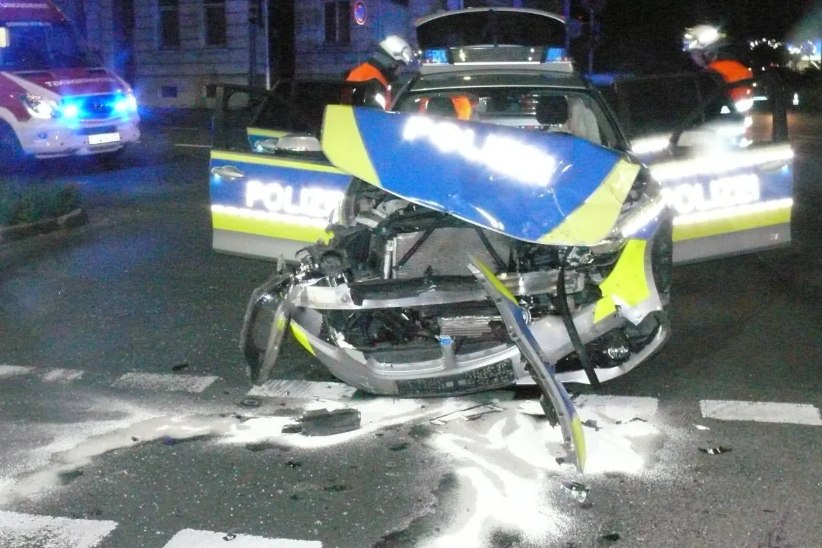 Verkehrsunfall mit Streifenwagen
