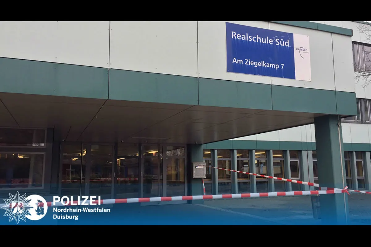 Jugendlicher versprüht Reizgas in Schule 