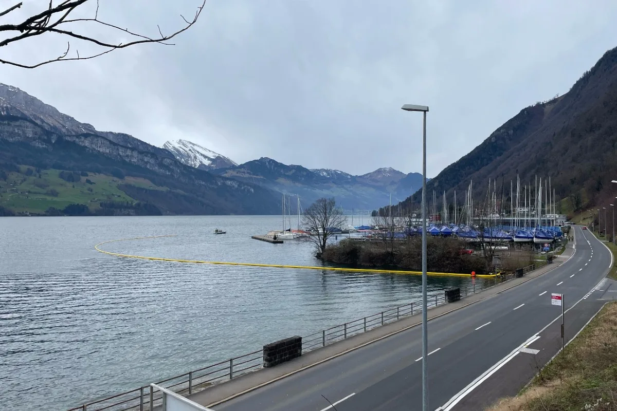 Brunnen SZ -  Feuerwehreinsatz infolge Gewässerverschmutzung