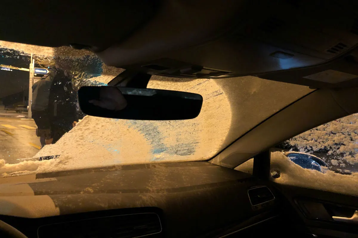 St. Gallen SG - Mit schneebedeckten Front- und Seitenscheiben unterwegs