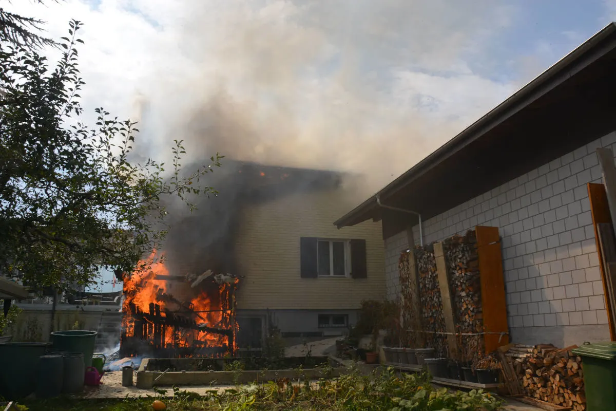 Hägendorf SO – Holzschopf und Einfamilienhaus durch Feuer massiv beschädigt