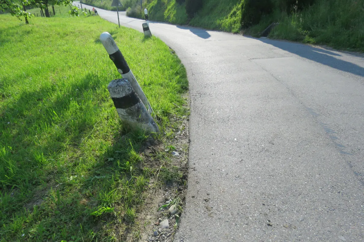 Mühlau AG -  Motorradfahrer verunfallt – Polizei sucht Auto