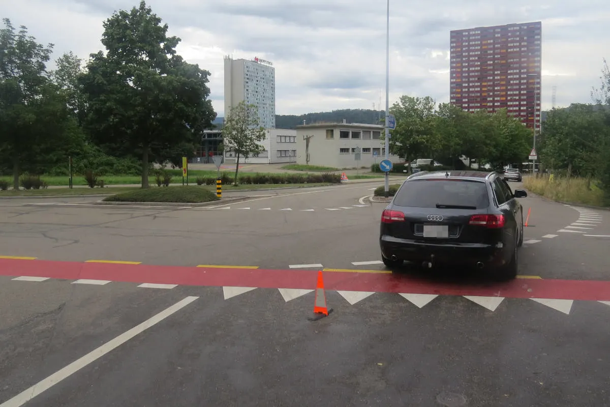 Spreitenbach AG - Verkehrsunfall zwischen Auto und Fahrrad fordert Verletzten