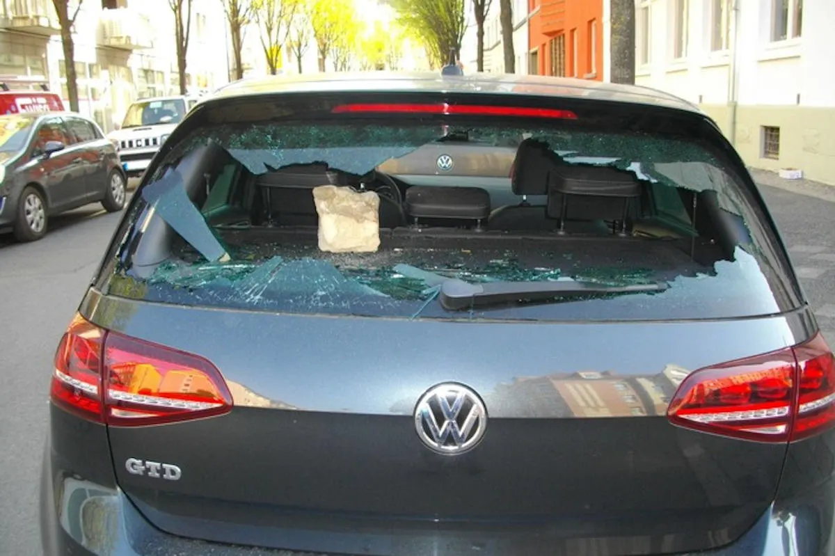 Erfurt – Frau beschädigt Fahrzeuge