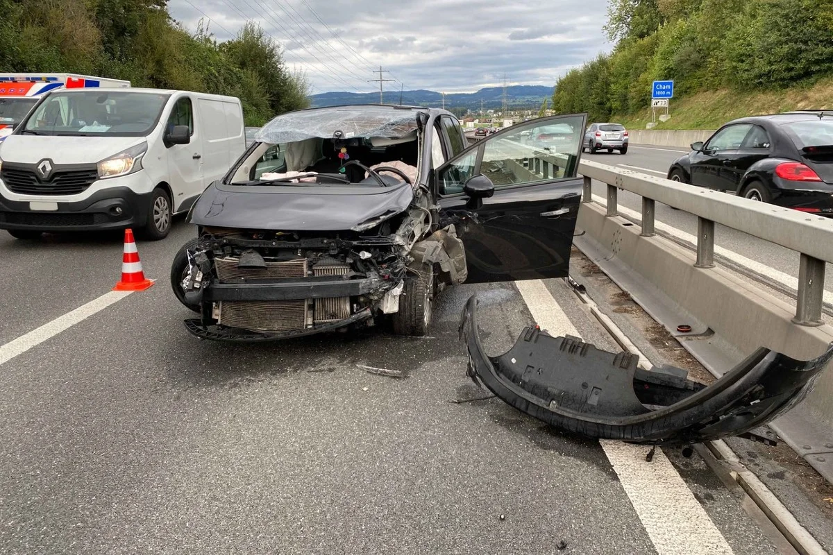 Totalschaden in Hünenberg ZG - 19-Jährige verunfallt im Feierabendverkehr