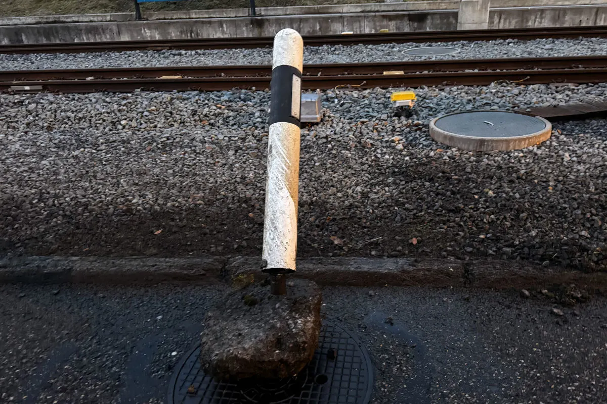 St. Gallen – Lenker fährt nach Unfall mit plattem Reifen weiter