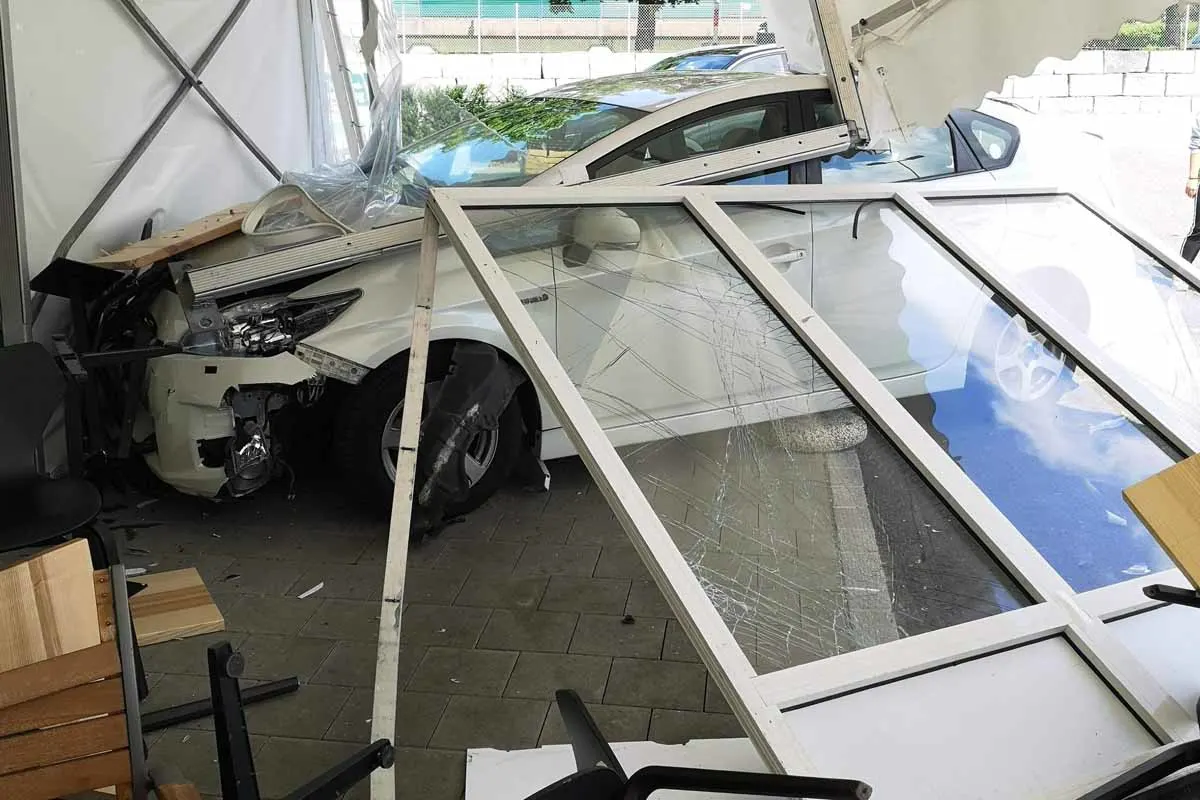 Zofingen AG - Spektakulärer Unfall einer Lernfahrerin