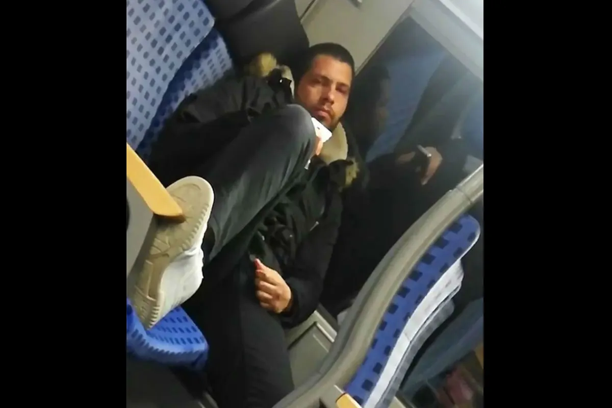 Exhibitionist in Regionalbahn - Fahndung