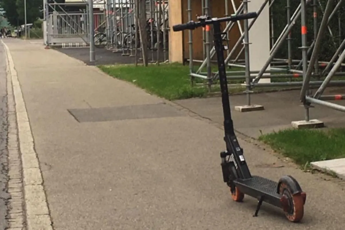 Zug ZG  E-Scooter – Keine freie Fahrt auf dem Trottoir