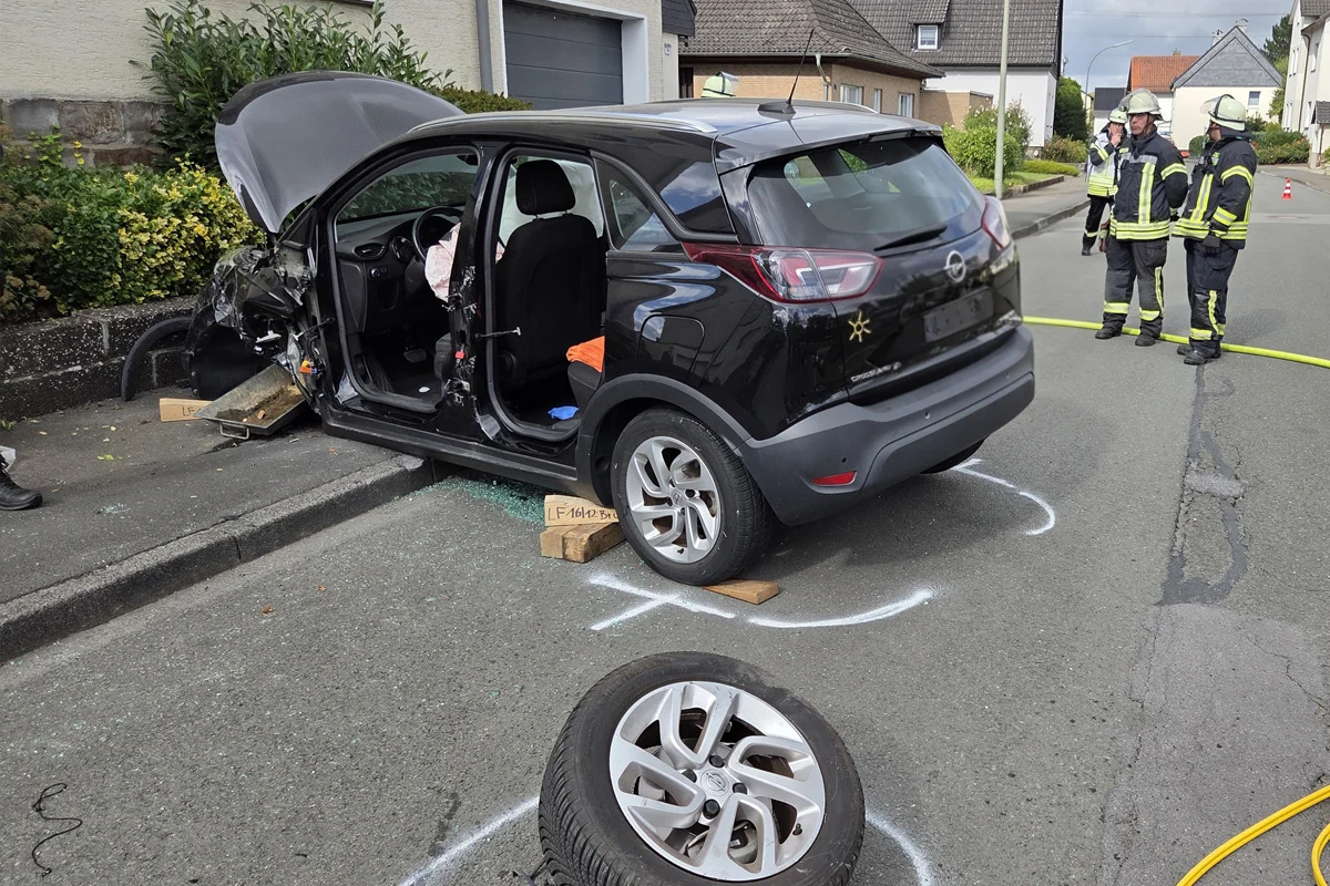 Arnsberg NW – Unfall von zwei Pkw mit eingeklemmter Person