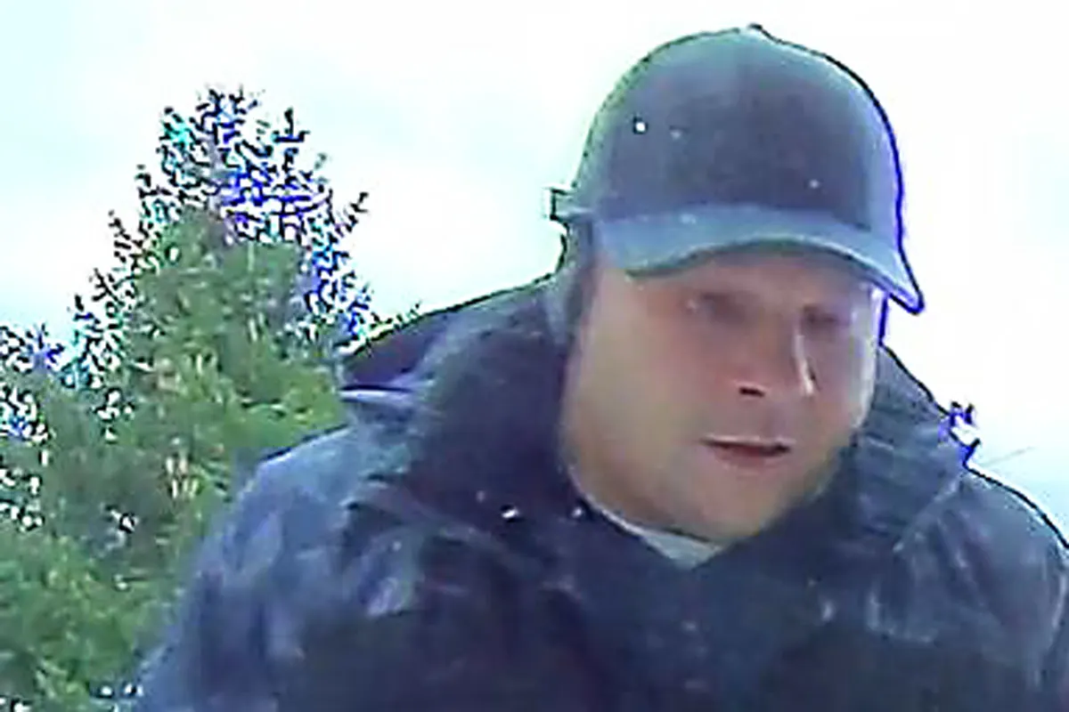 Essen - Polizei fahndet mit Foto nach Einbrecher!