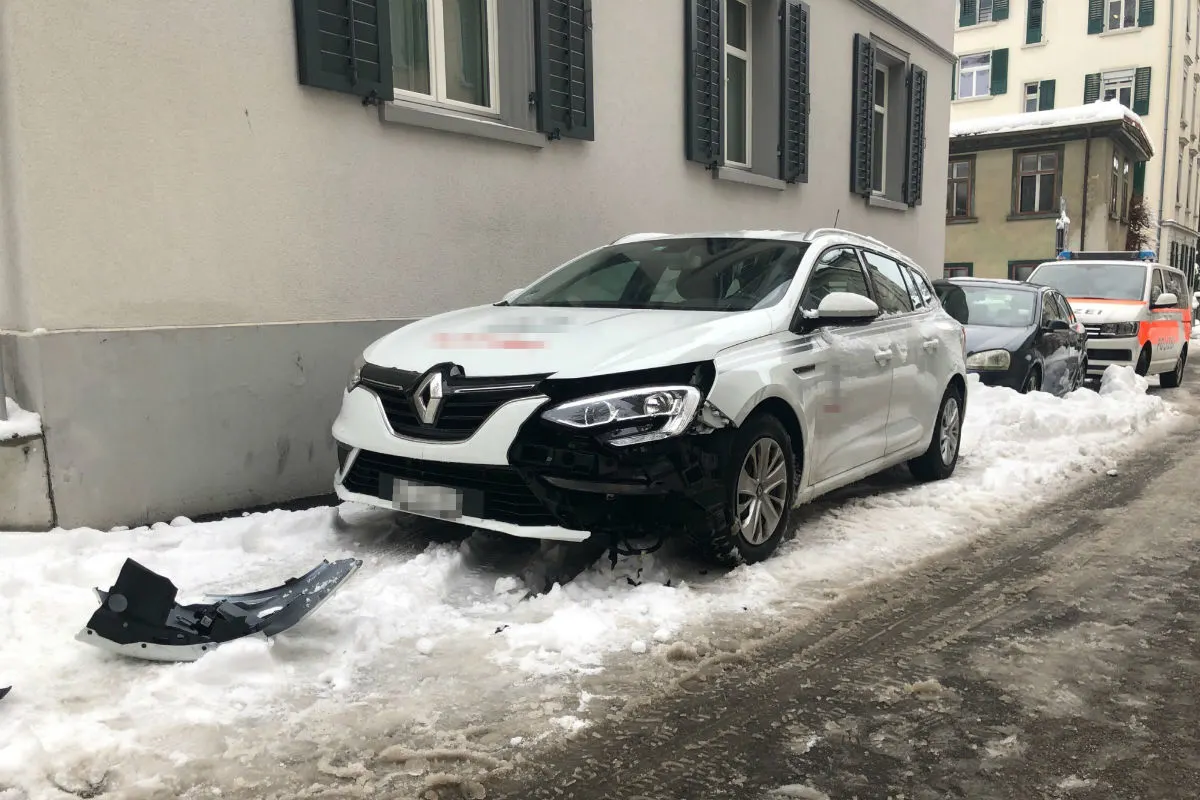 St. Gallen SG - Auto stark beschädigt und abgehauen - Zeugenaufruf