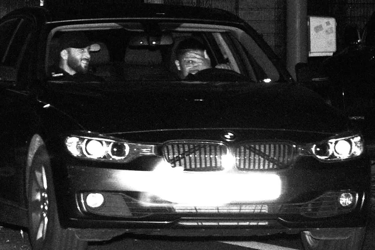 Bergisch Gladbach - Öffentlichkeitsfahndung nach zwei Autodieben
