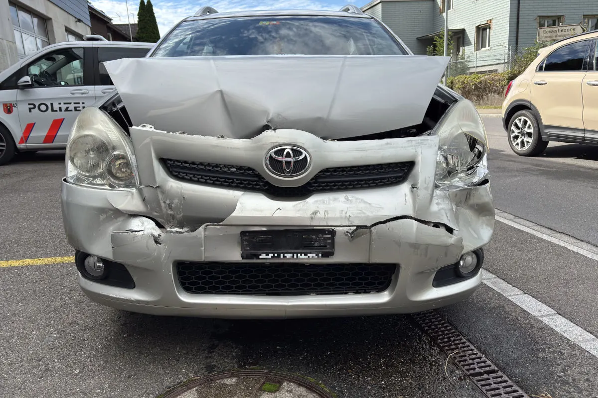 Niederurnen GL – Unfall nach Bremsmanöver