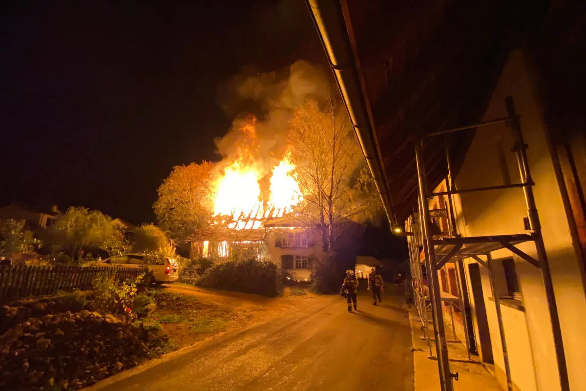 Brand in Lampenberg BL – Feuer im Dachstuhl eines Einfamilienhauses ausgebrochen