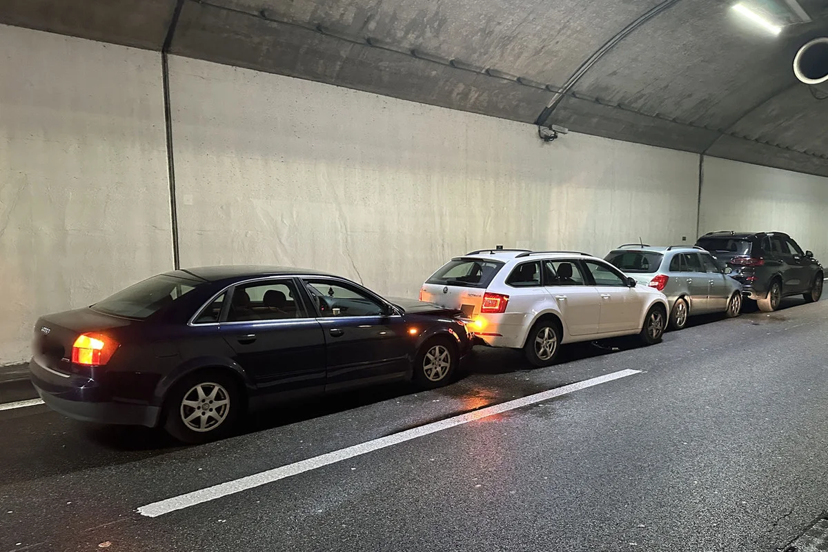 Ebikon LU - Massiver Rückstau nach Unfall auf der A14