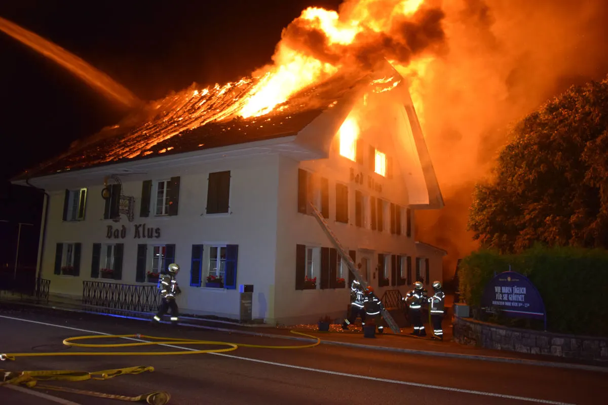 Oensingen SO – Dachstock von Restaurant in Vollbrand