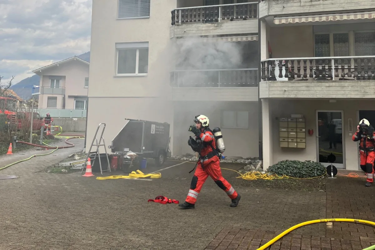 Näfels GL - In einem Mehrfamilienhaus brannte es