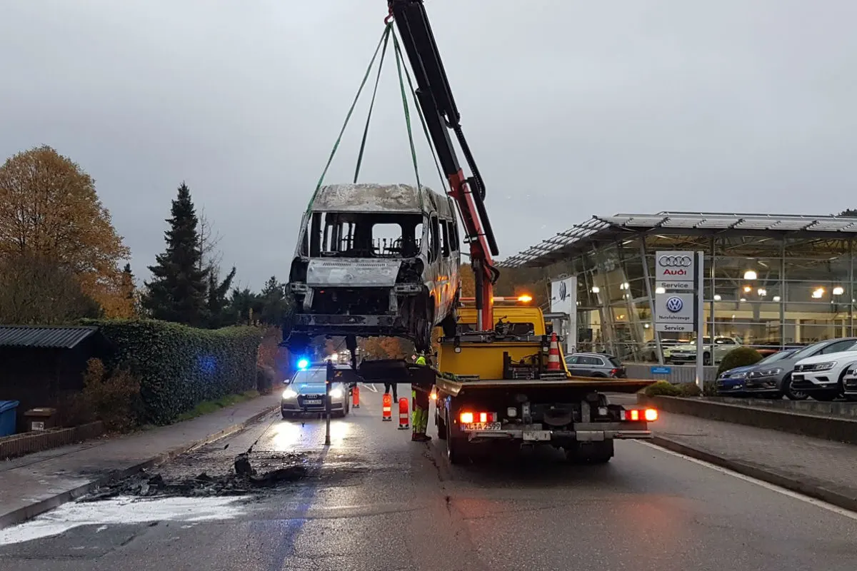 Kindsbach - Kleinbus fängt Feuer
