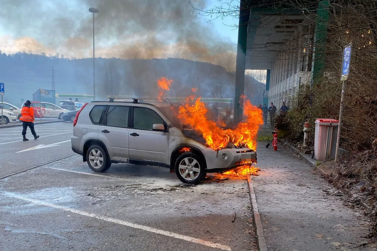 A1 Gunzgen SO – Autobrand auf Rastplatz 